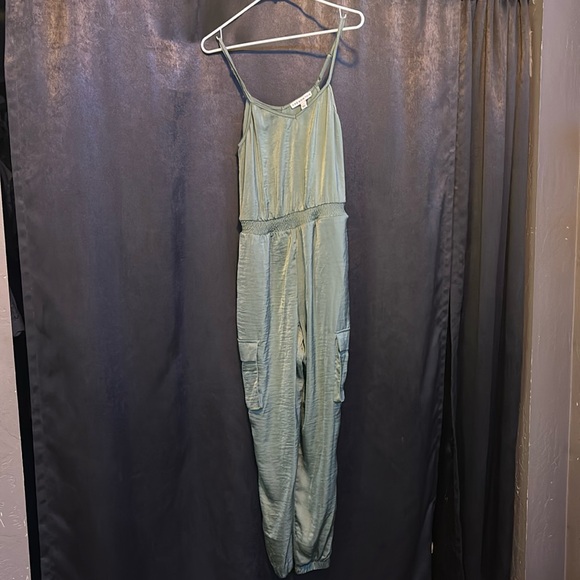 Super cute jump suit! - Picture 1 of 3